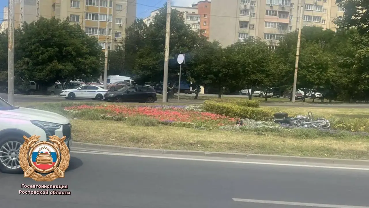 41-летняя Софья (псевдоним Соната) попала в ДТП 17 июля на Таганрогской улице: мотоцикл врезался в бордюр, её госпитализировали, но спасти не удалось. У женщины осталось двое детей.