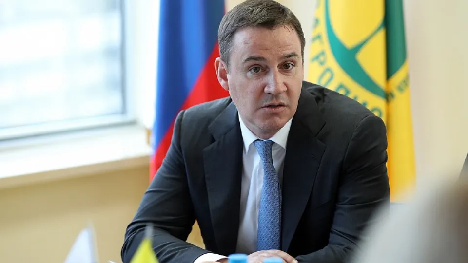 Заместитель председателя правительства Дмитрий Патрушев добился фактического контроля над РЭО: в наблюдательный совет войдут его люди, а прежнее руководство компании оказалось под уголовным преследованием.