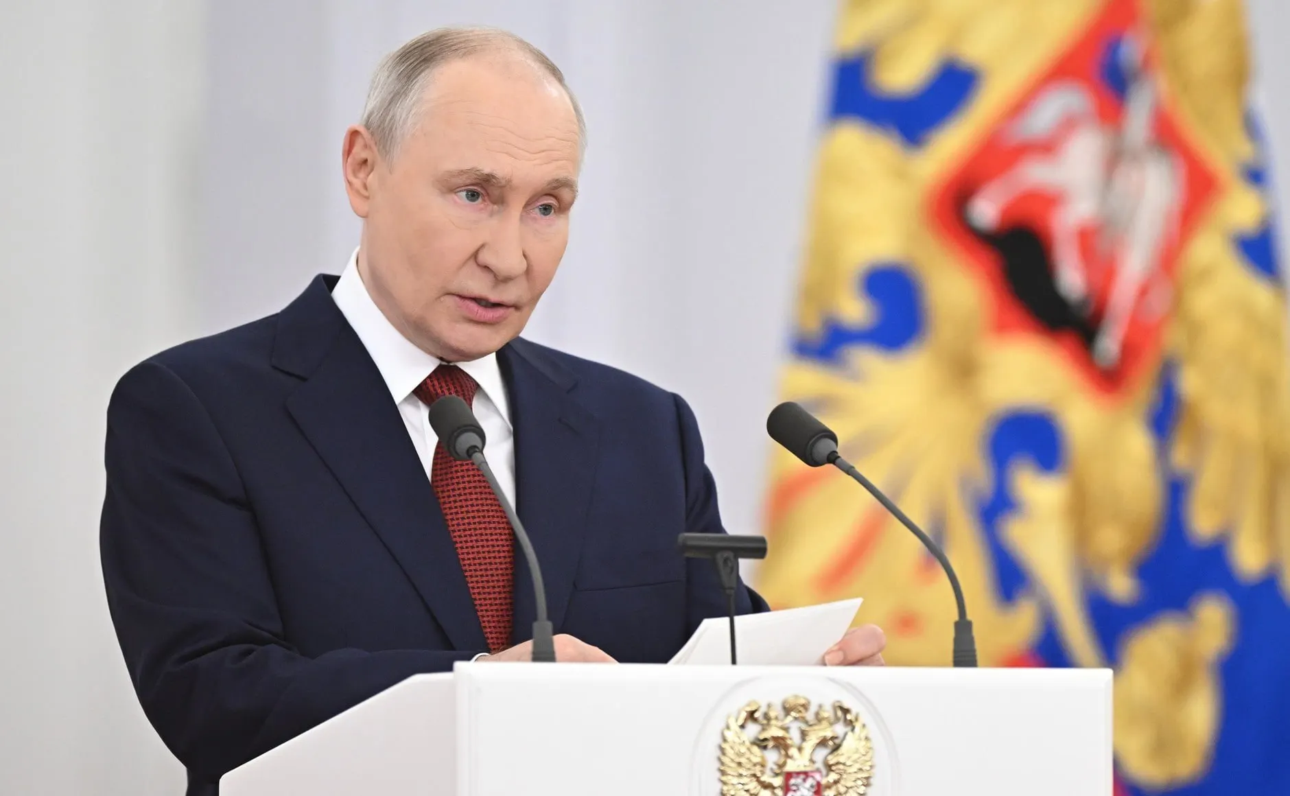 Во время встречи с депутатами президент обозначил позицию по СВО, санкциям, бюджетным приоритетам и социальной политике.