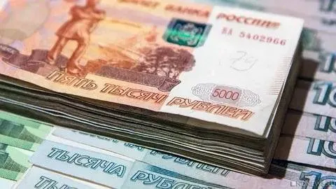 Следственные органы направили представление в ВККС для получения согласия на возбуждение уголовного дела против бывшего судьи по подозрению в получении крупной взятки; одна часть денег уже была передана через посредников.