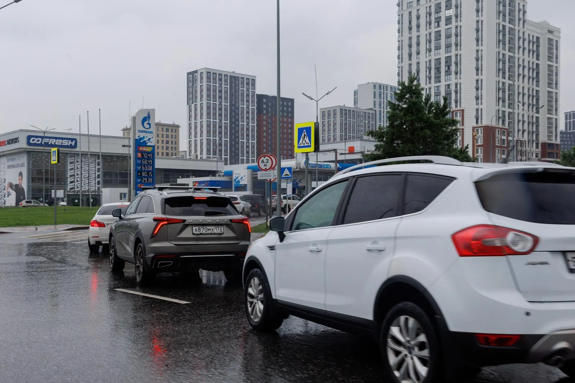 Запрет на экспорт дизтоплива введён как краткосрочная мера для стабилизации внутреннего рынка. Эксперт считает это логичным, но вынужденным и временным шагом.