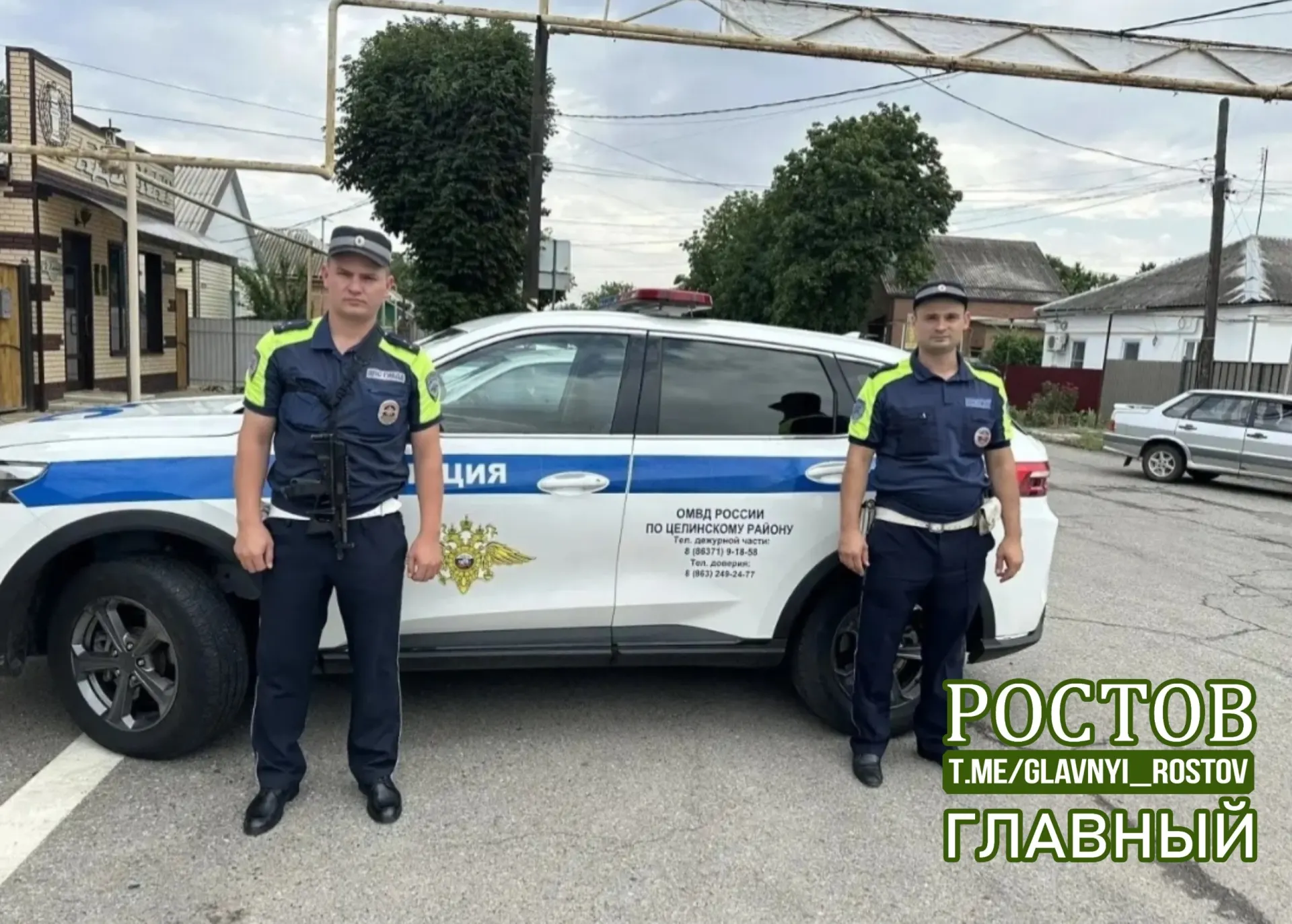 Во время патрулирования на трассе Целина — Ольшанка полицейские заметили автомобиль с включённой аварийной сигнализацией и экстренно доставили водителя в центральную районную больницу. Быстрая реакция спасла человеку жизнь.