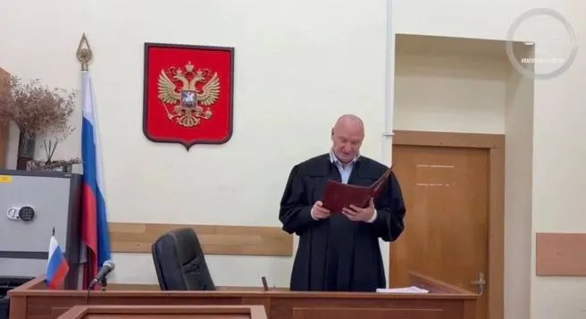 Ей дали условный срок и оштрафовали на сумму, равную трёхкратной величине взятки.