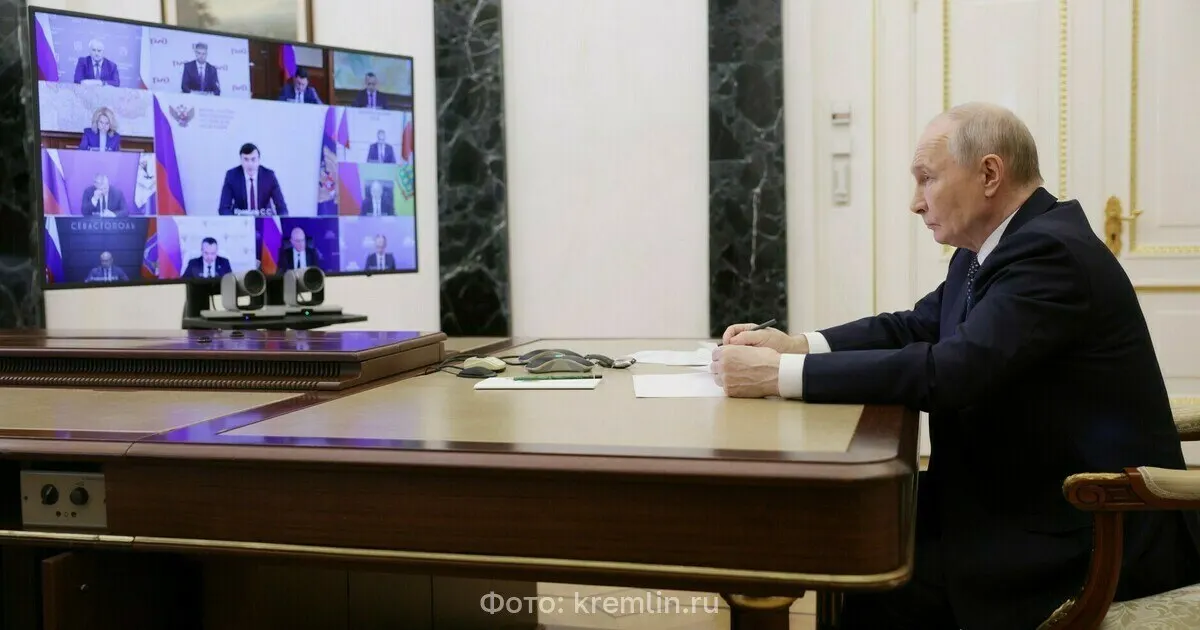 Президент распорядился оперативно развернуть возможности малого и среднего бизнеса по выпуску нефтепродуктов, поддержав предложение губернатора Иркутской области.