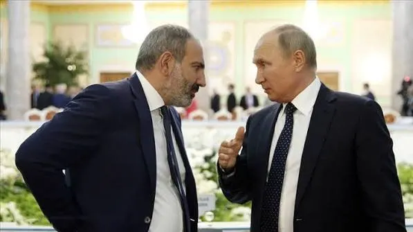 По итогам телефонного разговора премьер Армении заявил, что ограничения на экспорт армянских товаров в Россию противоречат нормам ЕАЭС и потребовал их разрешения; также обсуждался референдум о внешнеполитическом курсе страны. Из‑за запретов товарооборот снизился на 21,5%.
