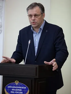 Посол по особым поручениям МИД РФ Родион Мирошник заявил, что за неделю в результате налётов дронов по складам Wildberries пострадали 18 сотрудников, один из них погиб; удары поразили склады в нескольких регионах.