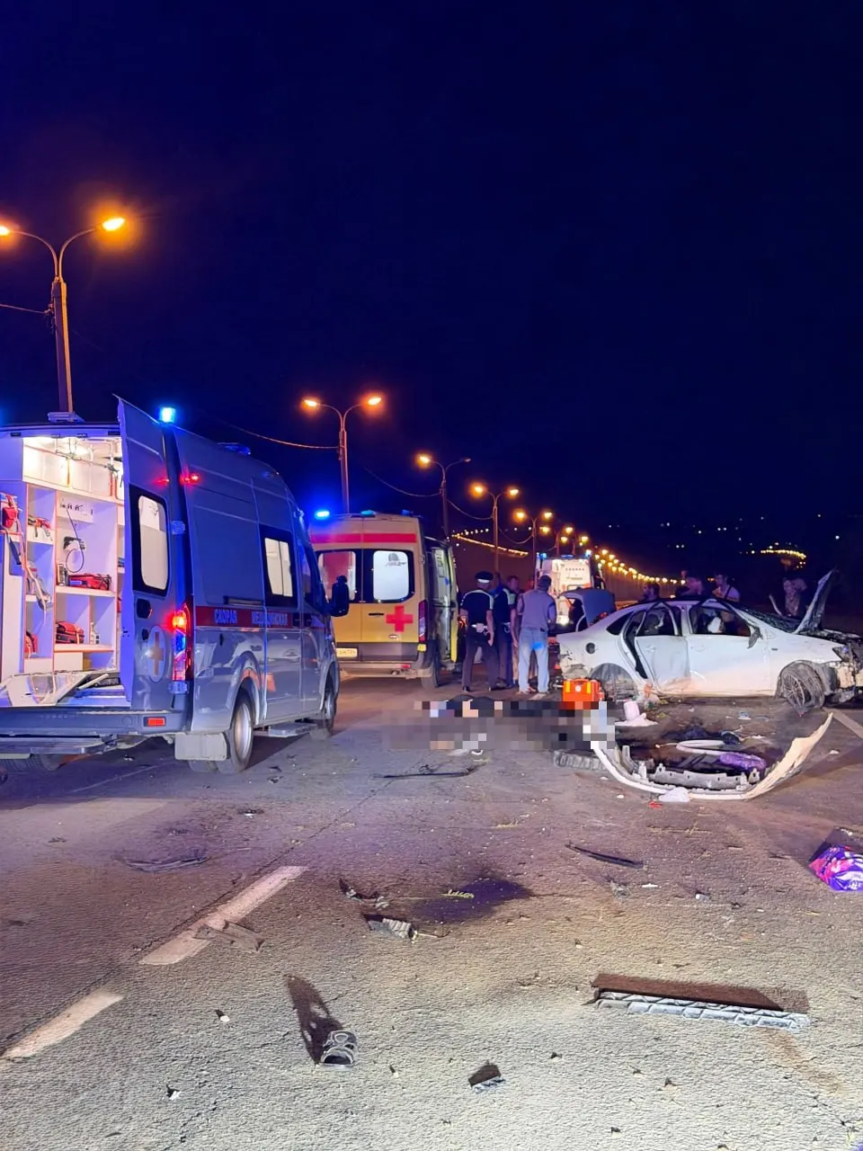 В ночь на понедельник на Третьей продольной магистрали в районе Моторного кладбища произошло серьёзное ДТП: по предварительным данным, два погибших и четыре раненых. Обстоятельства выясняют правоохранители.