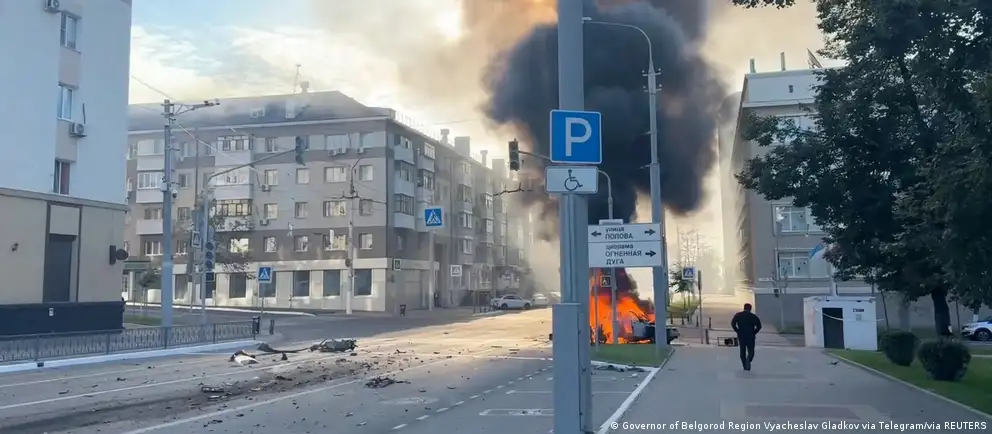 В результате ночных атак дронов и ракет в Белгородской и Ростовской областях есть погибшие и раненые; в Белгороде загорелись квартиры и автомобили, частично отключены коммуникации.