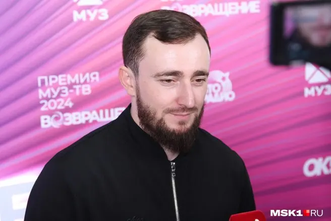 Исполнитель из Карачаево‑Черкессии даст концерт в Волгограде. Цены на билеты заметно ниже по сравнению с прошлой зимой, когда за самый дорогой просили 200 тысяч рублей.