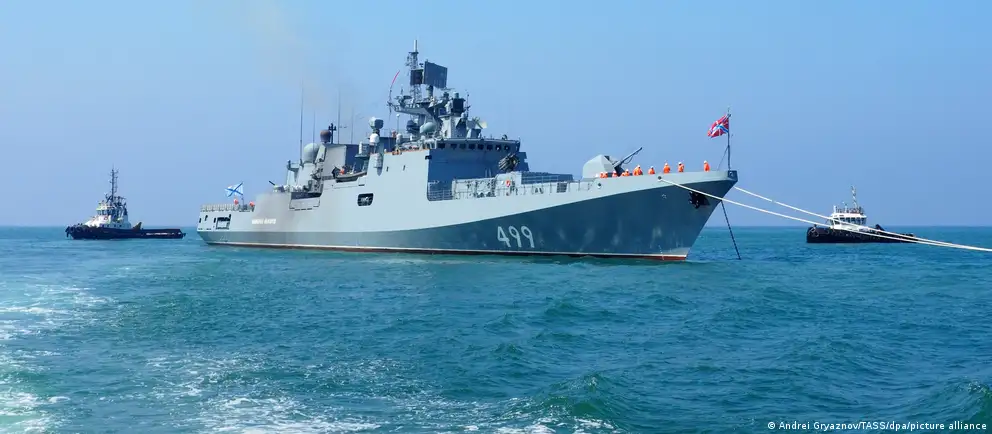 Россия и Сирия согласовали использование одного из причалов базы в Тартусе для коммерческих перевозок; второй причал сохранится для флота. Ожидаются регулярные рейсы из Новороссийска и ежемесячный объём до 250 тыс. тонн.