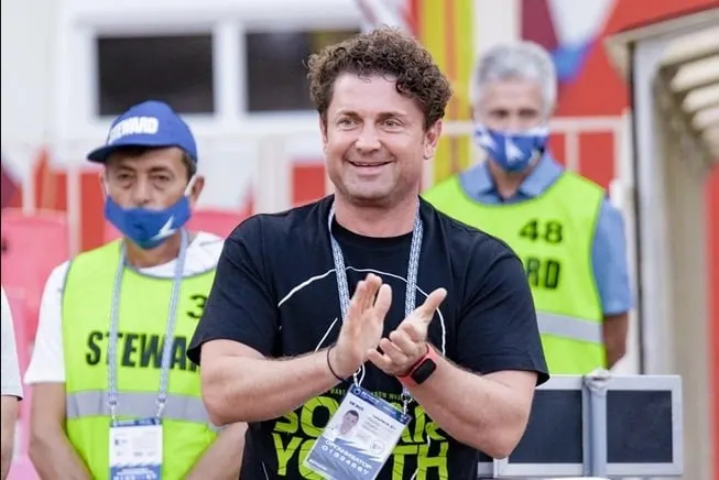 Бизнесмен Андрей Чайка возглавил футбольный клуб «Ростов». Он сменил Игоря Гончарова и займётся стратегией развития, подготовкой резервов в академии и укреплением коммерческого блока.