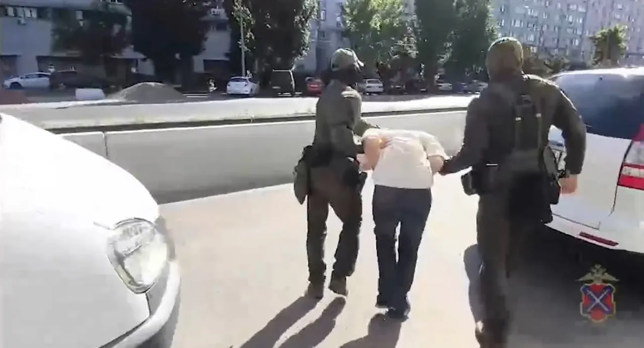 Бывший профессор-юрист Роман Мельниченко задержан спецназом и помещён в СИЗО Центрального районного суда до 20 сентября по обвинению в дискредитации Вооружённых Сил России.