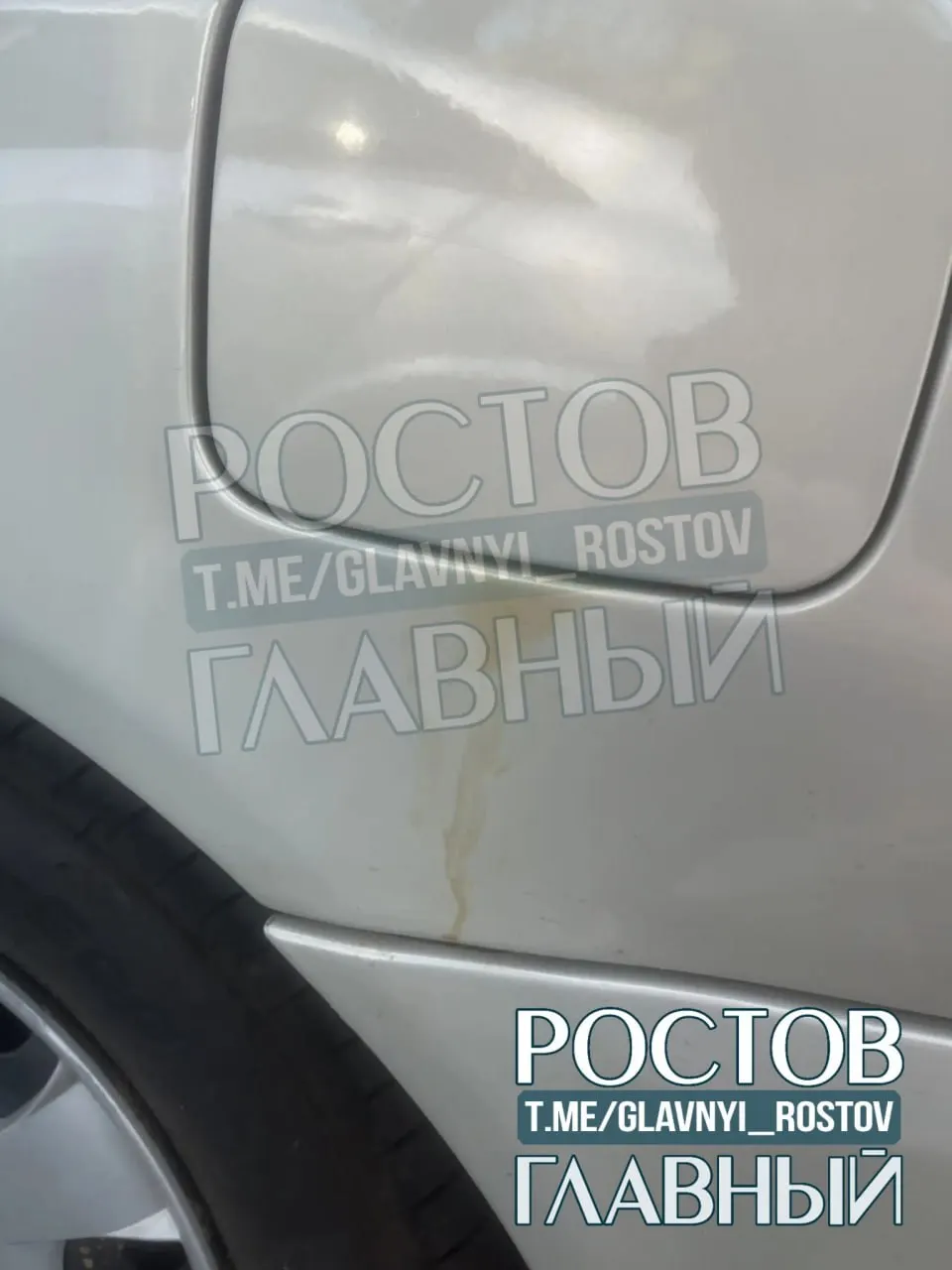 После двух заправок 95‑м бензином у нескольких владельцев автомобилей в Ростове‑на‑Дону появились повреждения лакокрасочного покрытия; водители предполагают, что в топливе содержатся агрессивные реагенты.