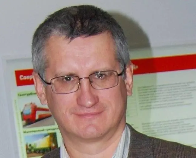 Он умер в день рождения. Ранее руководил газетой «Крестьянская жизнь», затем работал в Москве над аграрным журналом. По словам друзей, причиной стал инфаркт.