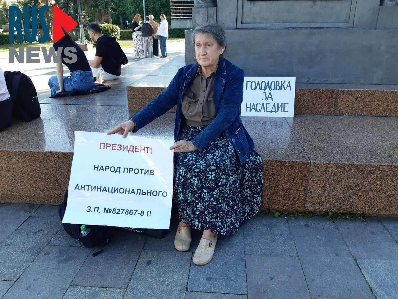 Председатель новосибирского отделения ВООПИК Наталья Шамина устроила голодовку у памятника Кириллу и Мефодию в знак протеста против законопроекта о передаче регионов права исключать объекты культурного наследия. Её доставили в отделение полиции; ранее аналогичная акция началась в Новосибирске.