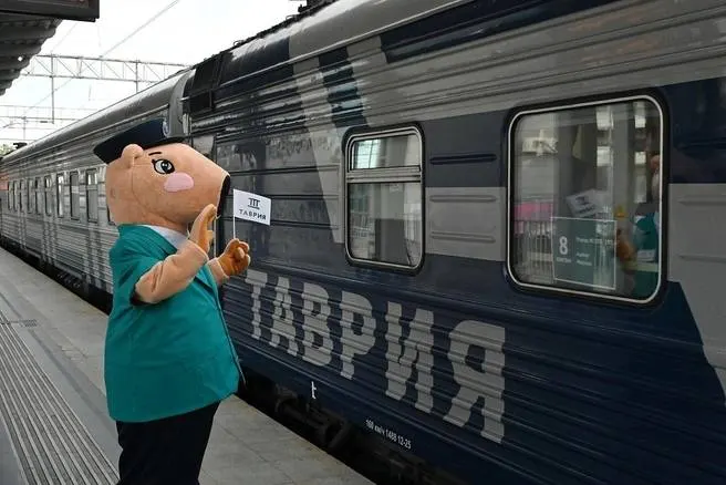 Новый поезд из столицы начал курсировать к Черному морю в начале июля — в Сочи его встретили торжественной церемонией.