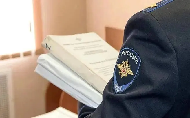 Туриста задержали после того, как он нашёл чужую карту и потратил деньги на продукты. По факту кражи возбуждено уголовное дело.