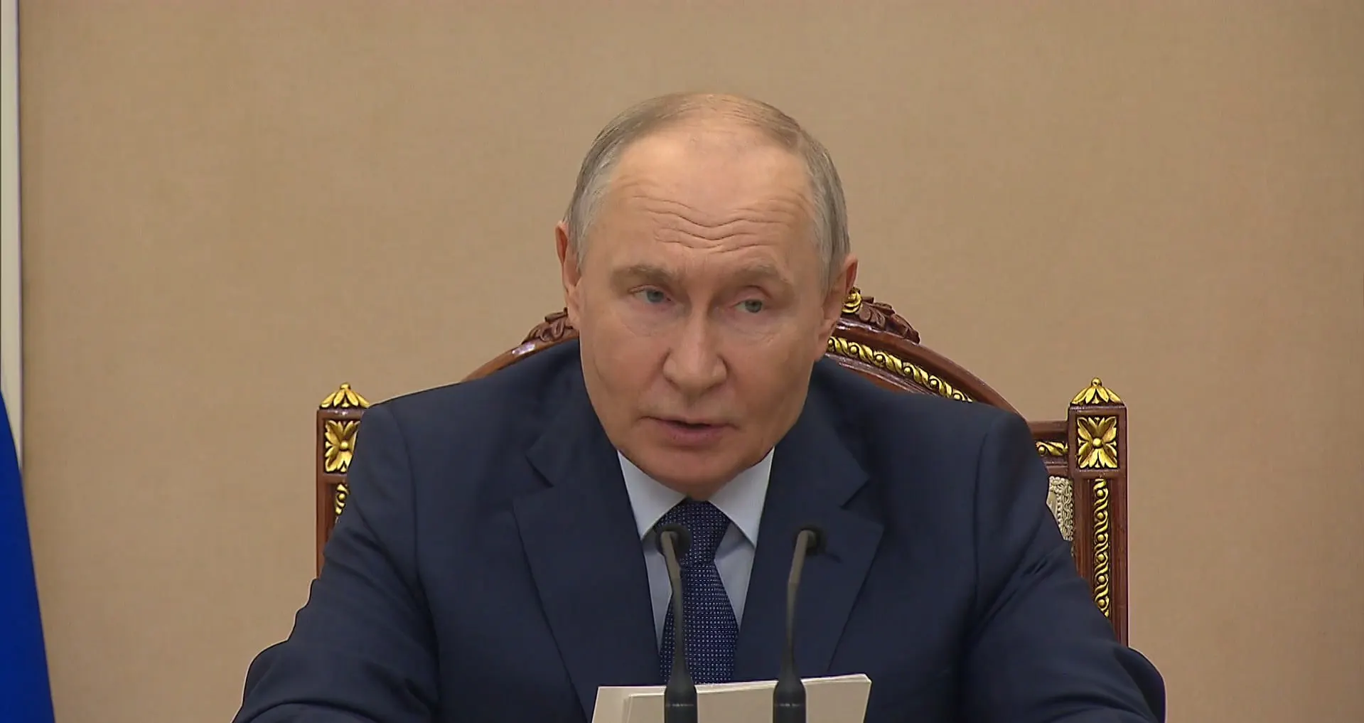 На совещании обсудили динамику ВВП, исполнение бюджета и меры поддержки регионов; ключевые показатели показали рост доходов и профицит по итогам июня.