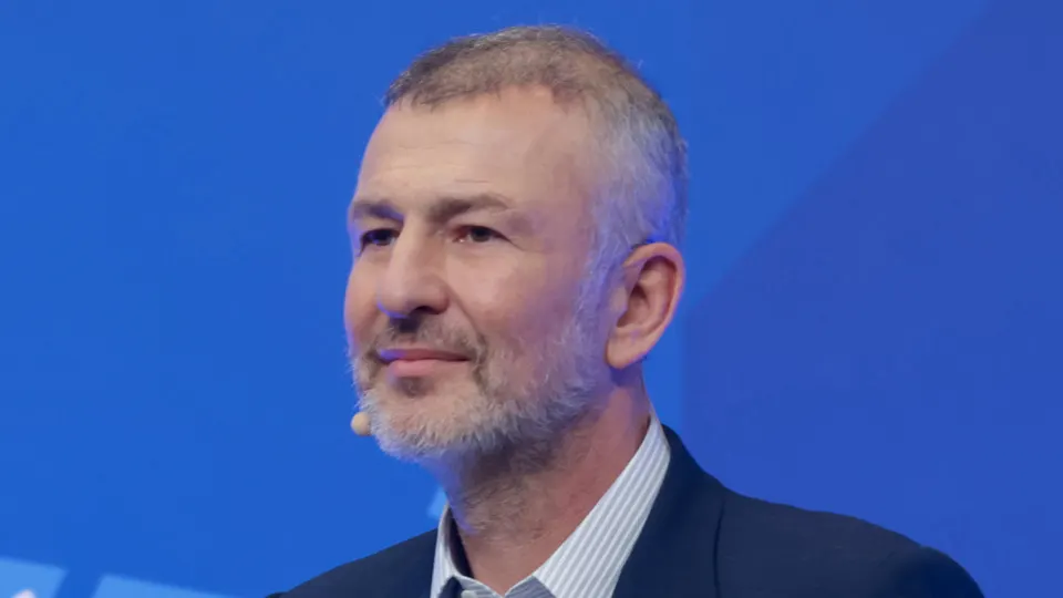 Миллиардер Андрей Мельниченко сохранил контроль над энергетической компанией СИБЭКО после мирного соглашения с государственными органами и перевода 32 млрд рублей в образовательный центр «Сириус» под президентским патронажем. Случай произошёл на фоне масштабной волны перехода активов в госсобственность.