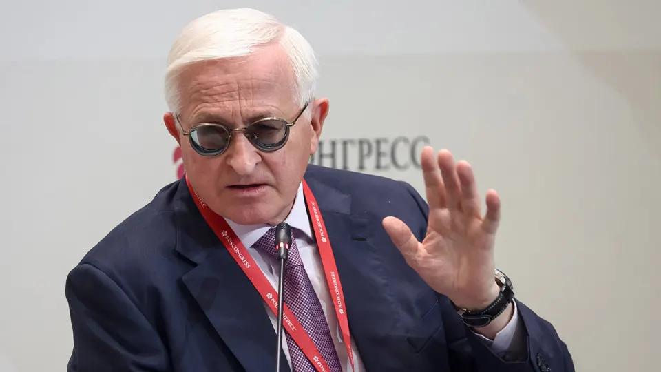 Александр Шохин заявил, что без снижения ключевой ставки этой осенью возможны массовые банкротства; уже фиксируется рост числа признанных несостоятельными компаний и рекордный объем просроченных долгов.