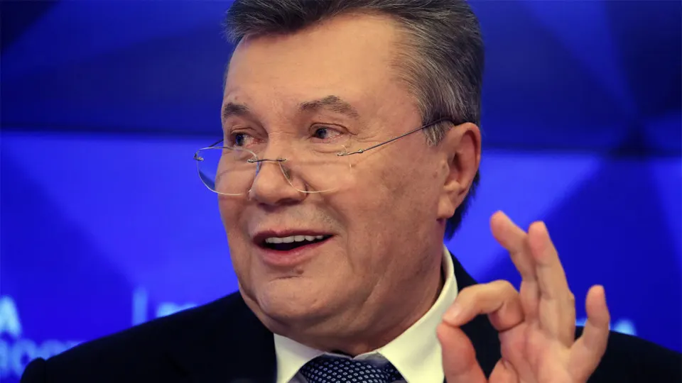 По данным расследования, бывший президент Украины якобы обосновался в Сочи под именем Олега Леонова, а близкие родственники за годы проживания в России накопили значительные участки земли, недвижимость и банковские средства.