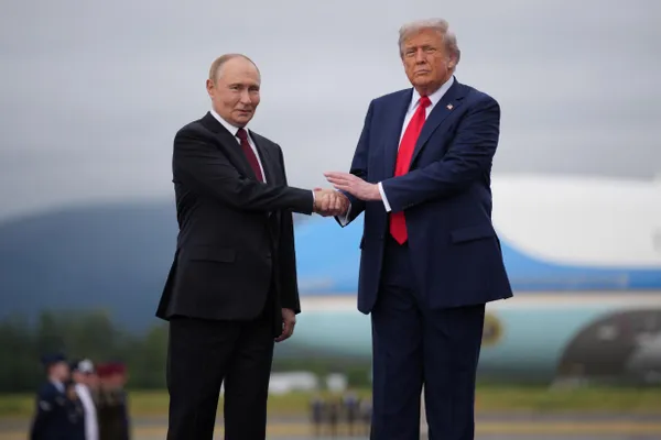 По данным источников, президент США намерен обсудить с лидерами Украины и России возможность прекращения войны во время саммита НАТО; спецпосланники продолжат посреднические усилия.