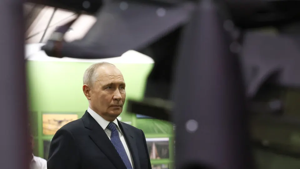 На форуме президент сообщил, что граждане перечислили около 70 млрд руб. через Общероссийский народный фронт; это совпало с ростом военных расходов и обсуждением возможного увеличения бюджета на оборону.