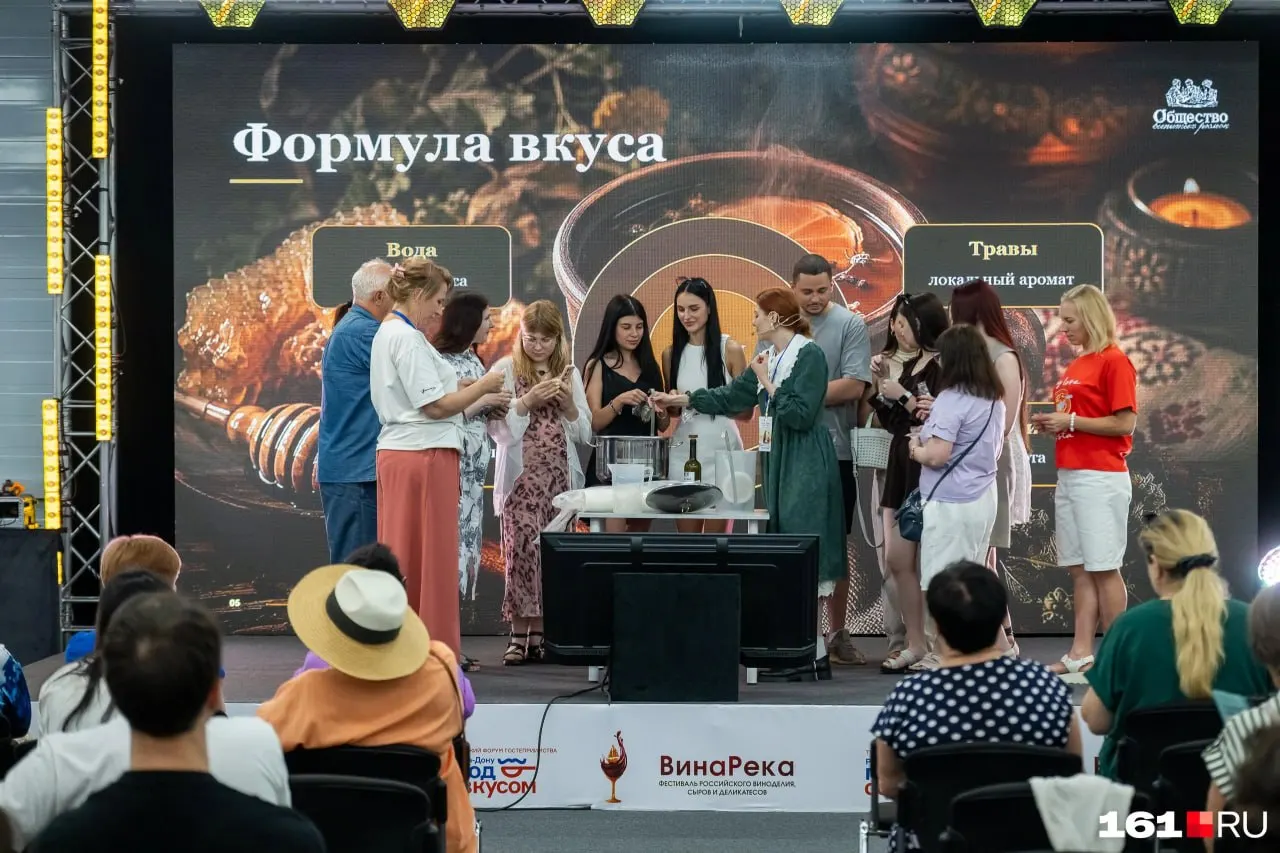 Авторские сыры, донские вина, лекции и мастер‑классы — фоторепортаж с гастрофестиваля на «Арене Экспо» в Ростове‑на‑Дону.