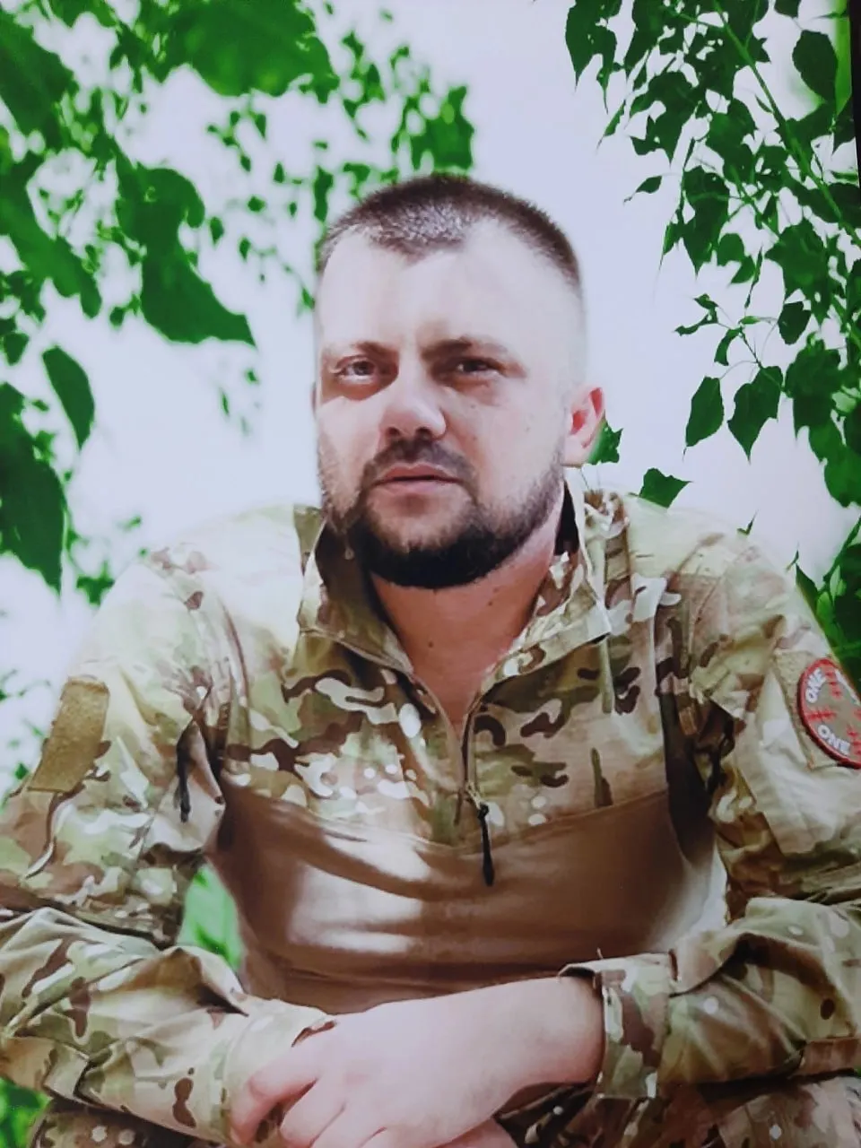 В Волгограде похоронили 29‑летнего Виталия Некрасова — он ушёл в зону СВО, служил оператором БПЛА и погиб в октябре прошлого года. Тело вывезли только в мае, после ДНК‑экспертизы.