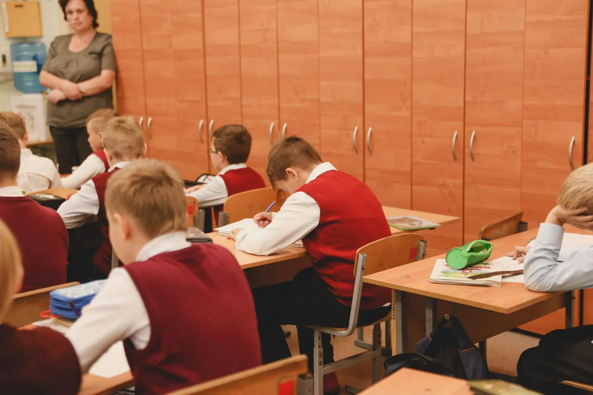 В ведомстве ответили на вопрос о возможной отмене экзамена и сообщили, что обществознание в школах будут изучать всего три года.