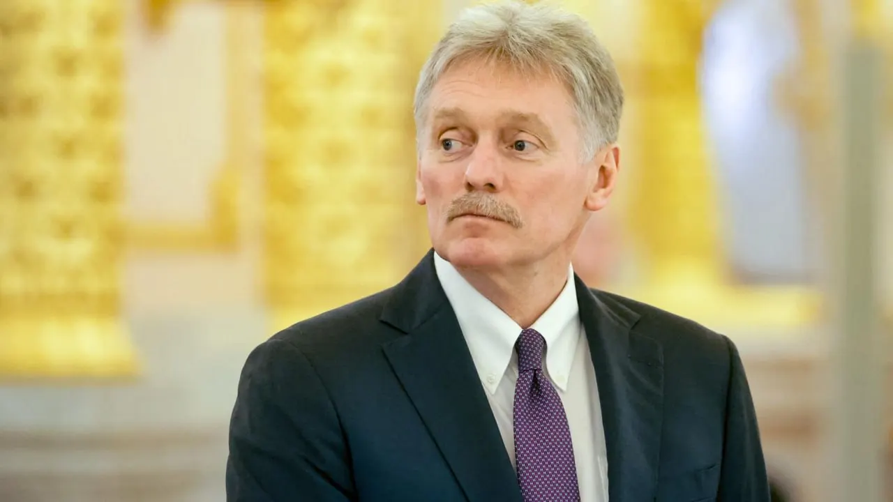 Пресс‑секретарь президента заявил, что вовлечение западных стран превратило спецоперацию в настоящую войну. Он также назвал удары по гражданской инфраструктуре террористическими и подтвердил готовность к переговорам при посредничестве США.