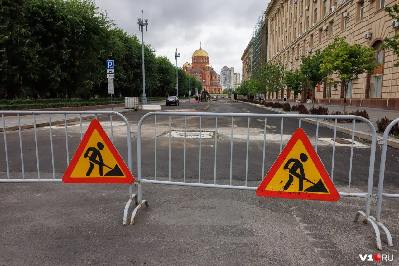 В&nbsp;центре Волгограда внезапно перекладывают асфальт на&nbsp;Аллее Героев&nbsp;— работы затянулись
