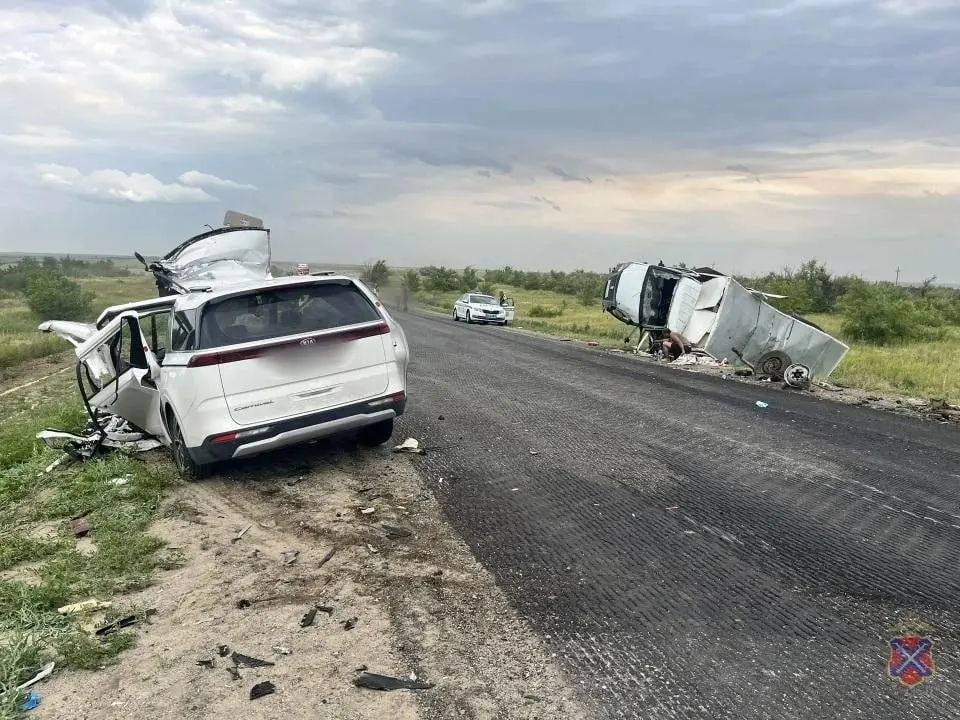 Три аварии на участках трассы Москва—Волгоград и в Дубовском районе: в результате столкновений госпитализированы 11 человек, один из пострадавших позже умер в больнице.