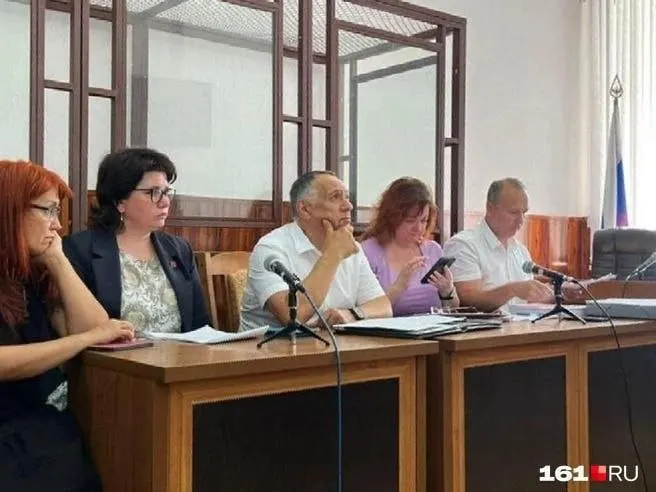 8 июля суд оставил в силе оправдательный приговор в отношении экс‑главы района по делу об обрушении подъезда дома на Нариманова, 72/3; жители поддержали ответчика и получили право требовать компенсаций.