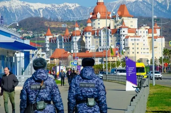Федеральную территорию «Сириус» в Краснодарском крае включили в перечень приграничных районов с особыми правилами — поправки к указу президента вступили в силу 27 июля, и иностранцам теперь запрещено приобретать земельные участки.