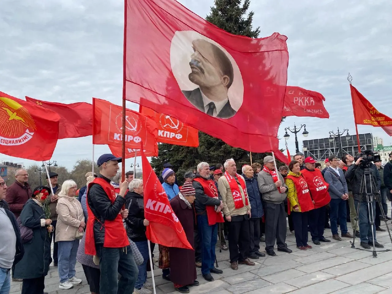 Депутаты подготовили поправки, которые обяжут комиссии регистрировать списки при наличии судебных решений. Нововведение начнёт действовать только со следующей избирательной кампании и только на региональном и муниципальном уровнях.
