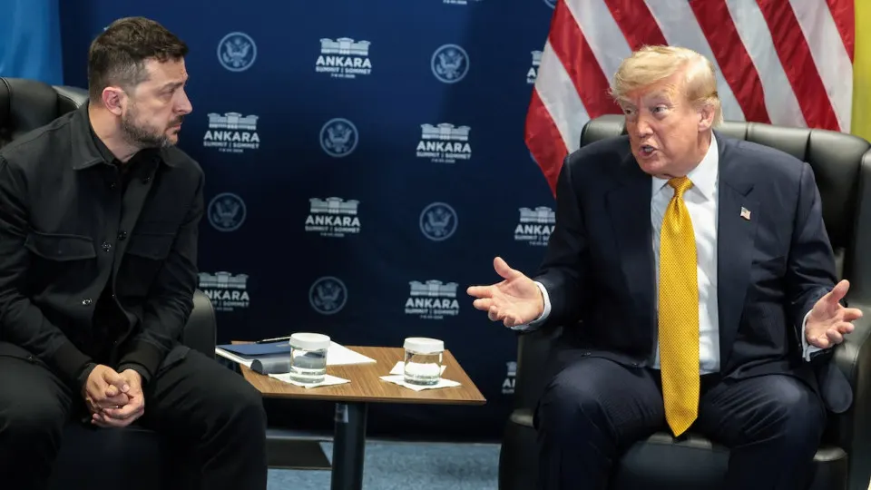 На встрече с Зеленским на саммите НАТО в Анкаре Дональд Трамп заявил, что поддерживает удары Украины по крупным нефтезаводам, оборонным предприятиям и трубопроводам вглубь территории РФ, отметив, что это может ускорить окончание конфликта.