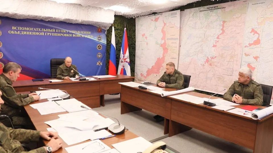 На совещании с военными президент потребовал анализа вовлечённости союзников Украины, которых назвал «подстрекателями», и отдал распоряжение о продолжении массированных ударов по украинской инфраструктуре.