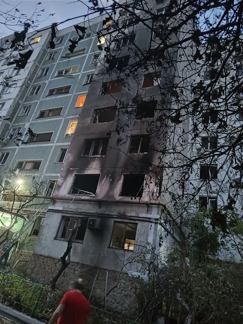Региональные власти сообщают об атаке сотен беспилотников по объектам в Новороссийске, Анапе, Геленджике и Темрюкском районе; есть погибшие и раненые, повреждены дома и предприятия.