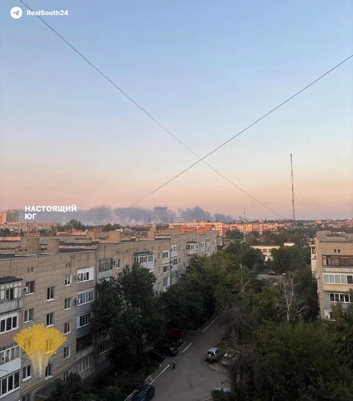 Ночью украинские войска нанесли удар по заводу в Каменске-Шахтинском; по данным Генштаба, на территории предприятия возник пожар, местные жители сообщали о дыме над городом.