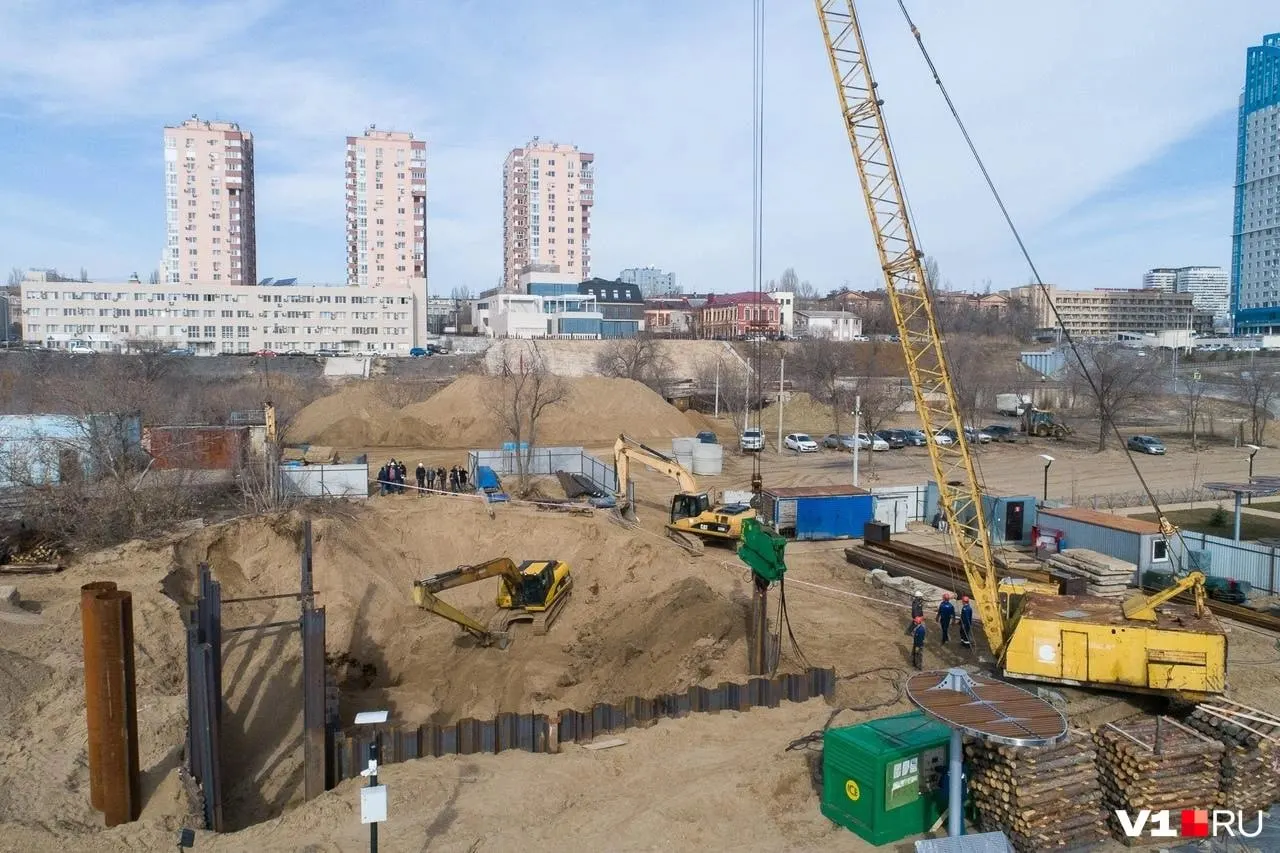 По версии прокуратуры, подрядчик сохранил стоимость контракта в 1,2 млрд рублей, несмотря на замену оборудования; возбуждено уголовное дело по мошенничеству в особо крупном размере; арестованы активы компании на сумму свыше 43,6 млн рублей.