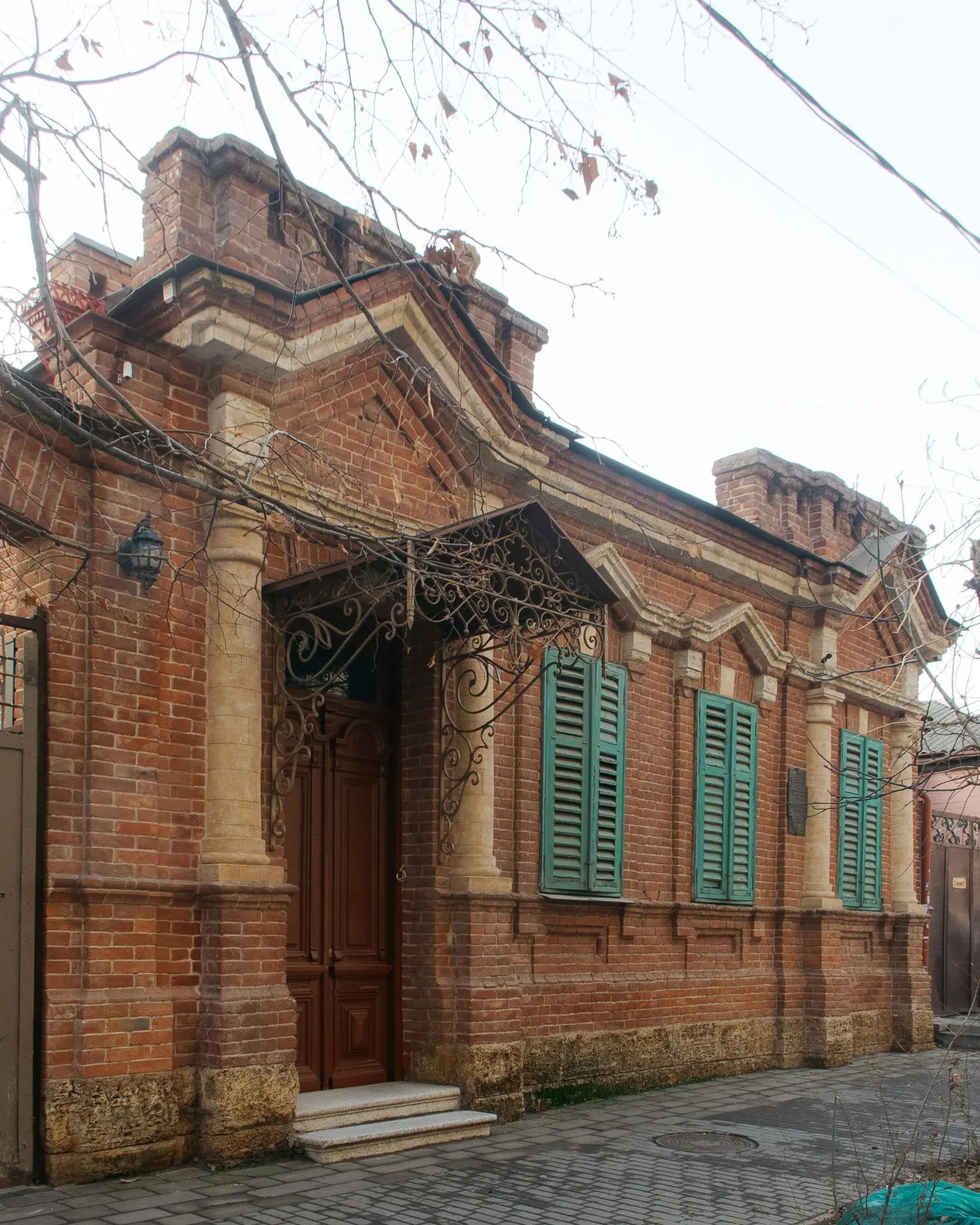 Дом, возведённый в 1904 году по проекту архитектора Николая Дурбаха для Евдокии Пивоваровой, почти полностью сохранён и считается памятником культурного наследия.