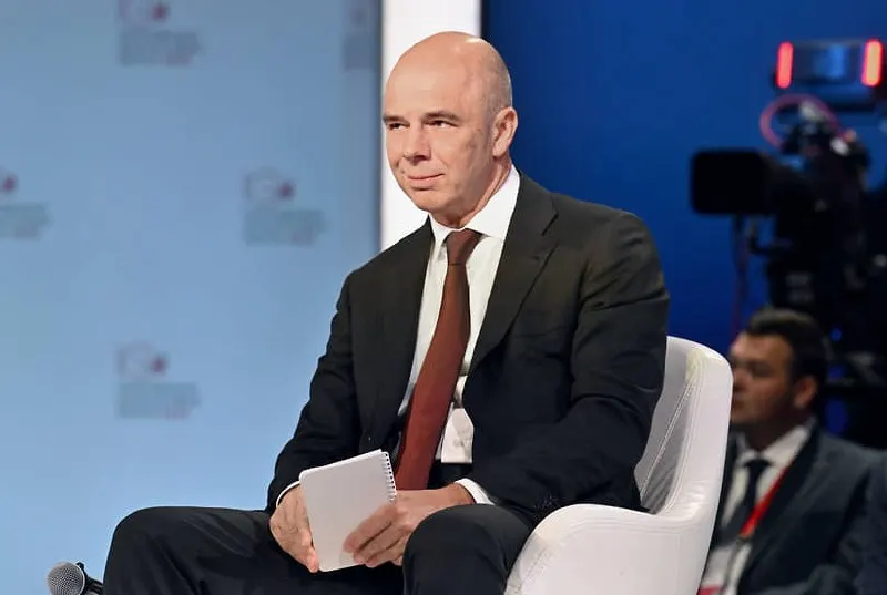Глава Минфина заявил, что бюджет полностью обеспечен, дефицит к началу 2026 года составил около 6,46 трлн рублей (примерно 2,8% ВВП).