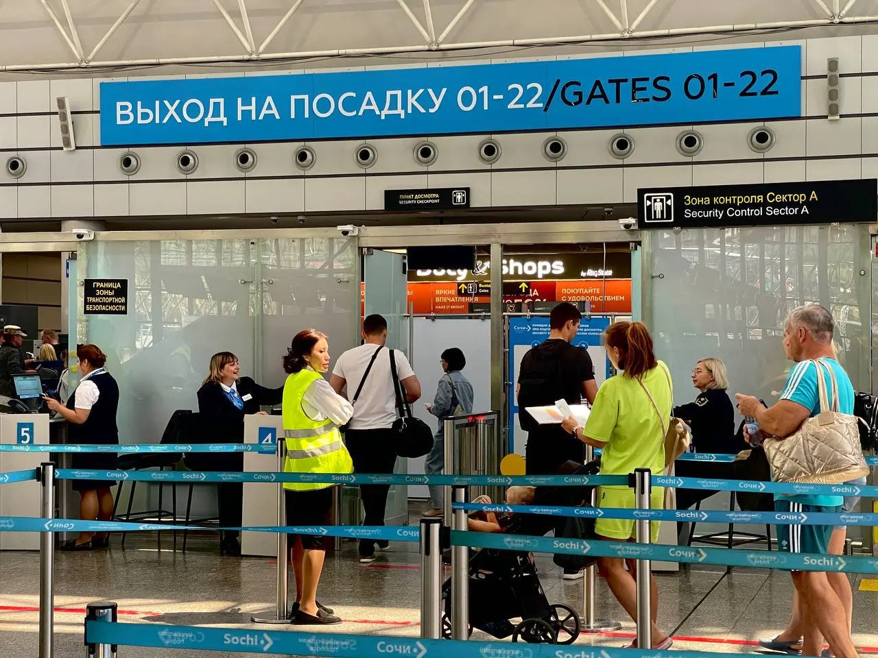 После введённых ограничений в аэропорту Сочи восстанавливается расписание полётов; к концу дня ожидается обслуживание 33,4 тысячи пассажиров.