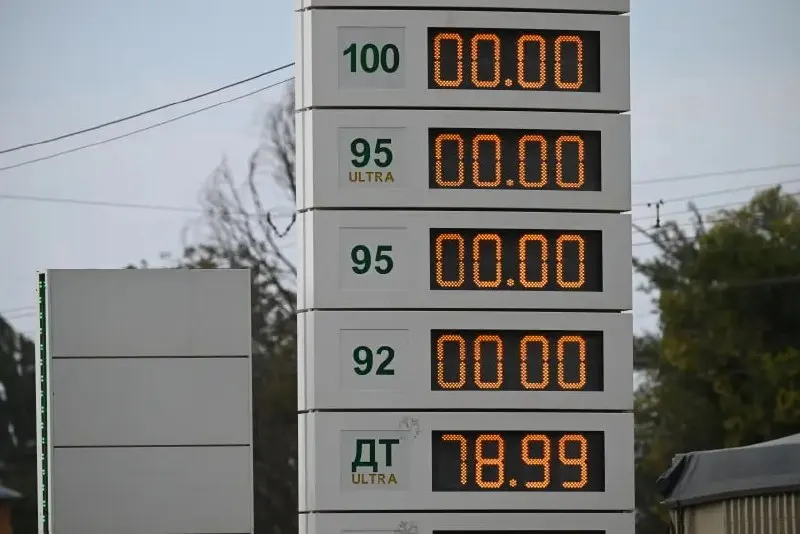 Правительство разрешило продажу бензина и дизельного топлива классов Евро-2–Евро-5 на АЗС до 30 июня 2027 года для снижения риска дефицита на внутреннем рынке.