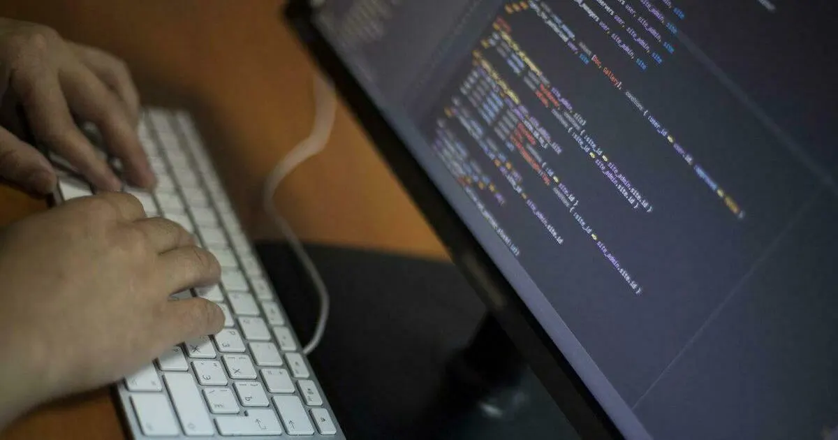 Злоумышленники убеждают педагогов регистрироваться на фиктивной платформе для ежедневного внесения данных об успеваемости, выдавая это за нововведение от администрации и якобы Минпросвещения.