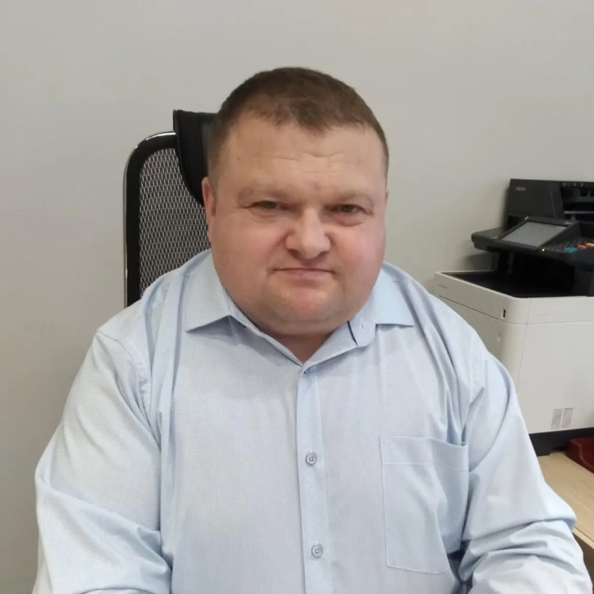 Бывший руководитель ЕТК Алексей Калугин погиб на белгородской птицефабрике Белянка во время атаки дронов; тело нашли на территории загоревшегося цеха, он помогал тушить пожар и эвакуировать сотрудников; у него осталось две дочери.