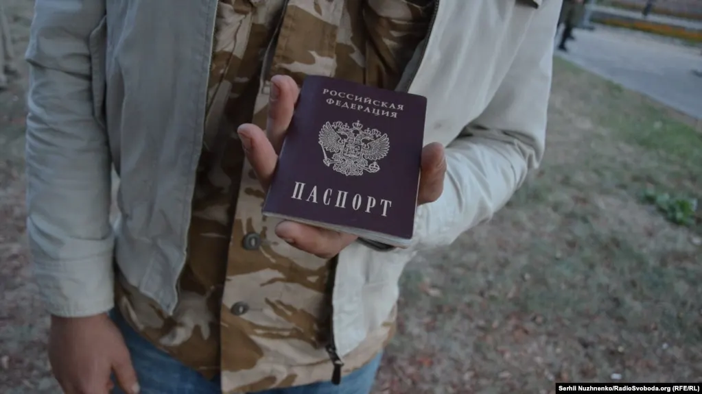 ФСБ объявила о лишении гражданства восьми выходцев из Центральной Азии и Закавказья, проживавших в регионе Ставропольского края и Адыгеи, якобы за угрозу национальной безопасности и антиправительственные высказывания.