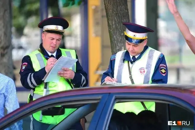 Гонщицу задержали на дублере Курортного проспекта: она ехала на невероятной скорости, полиция потребовала искренних извинений.
