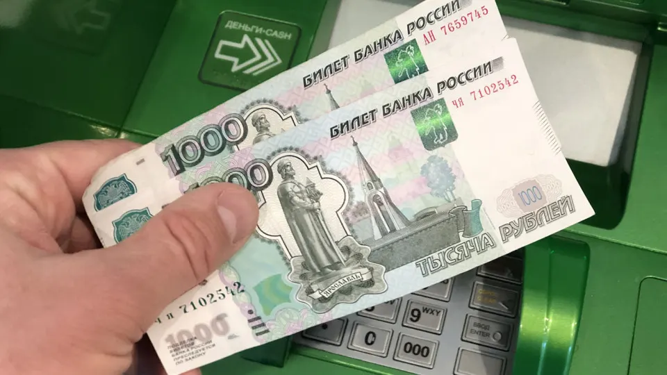 Ведомства призывают россиян устанавливать жесткие лимиты на снятие наличных и переводы по номеру телефона, чтобы снизить риски хищения средств на фоне роста вывода денег из банков.